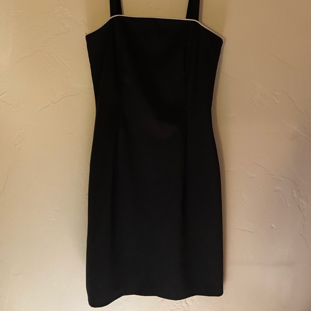 Black sleeveless dress